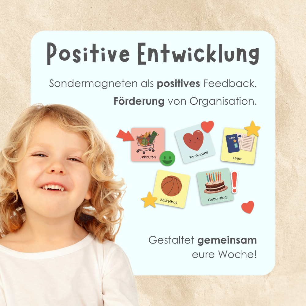 Kind lacht vor Planungstafel mit Magneten für Kinder – positive Entwicklung durch Wochenplanung, Organisation und Belohnung mit liebevoll gestalteten Symbol-Magneten für Alltag, Familie und Freizeit