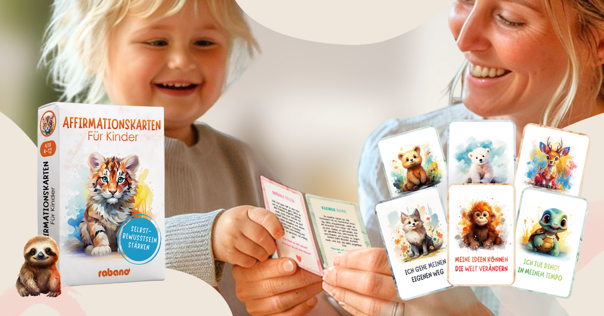 Mutter und Kind lesen gemeinsam Affirmationskarten fuer Kinder von Rabano Kids – 50 Karten mit niedlichen Tierillustrationen zur Staerkung von Selbstbewusstsein und positiven Glaubenssaetzen
